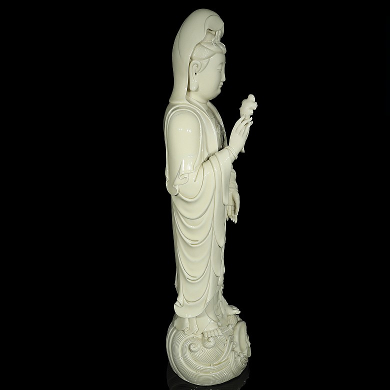 Escultura de Guanyin en porcelana vidriada, S.XX