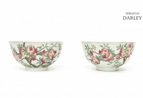 Pair of 'Pomegranate' bowls, Yongzheng period (1723 - 1735).