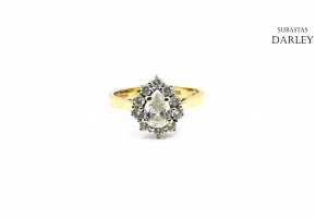 Ring in 18k yellow gold, classic rosette model with diamonds.
