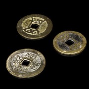 Tres monedas chinas con marca Qianlong - 4