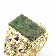Esclava rígida en oro amarillo de 14 k, jade y zafiros