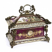 Porcelain box from Vienna, Austria, ca.1900