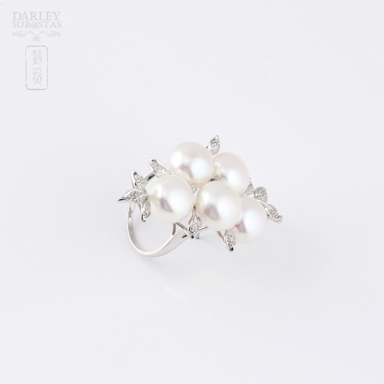 Anillo Perlas  blancas y  diamantes oro blanco de 18k. - 3