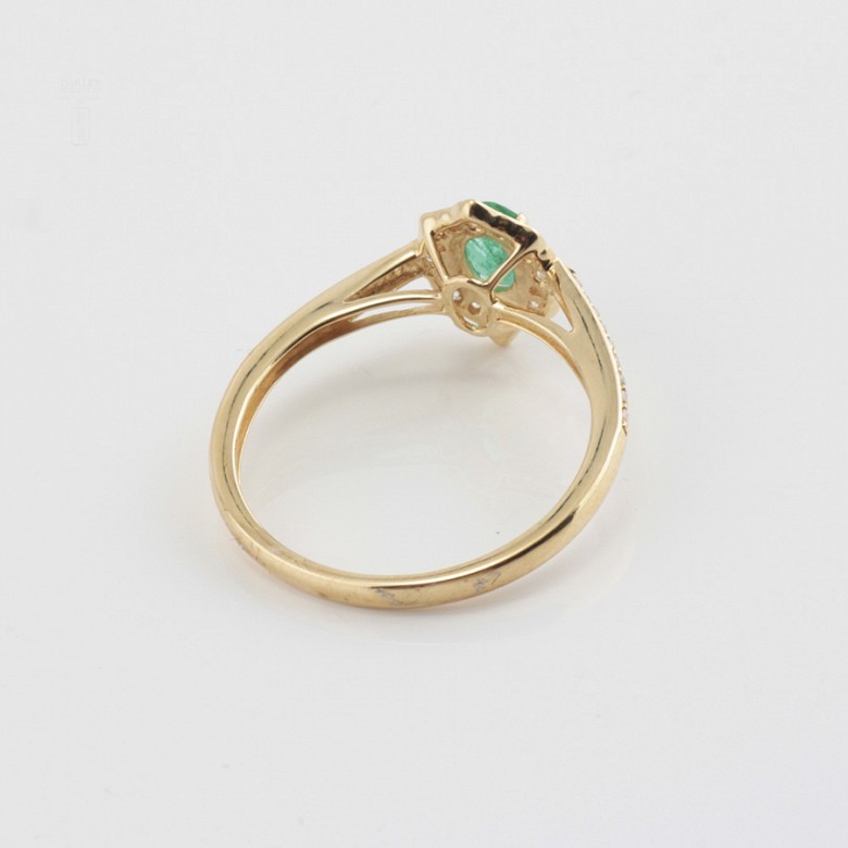 Precioso anillo oro 18k, brillantes y esmeralda - 2