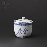 Hermosa y Antigua taza de Té cerámica blanca y azul. - 1