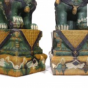 Pair of glazed ceramic lions, 20th century - 3