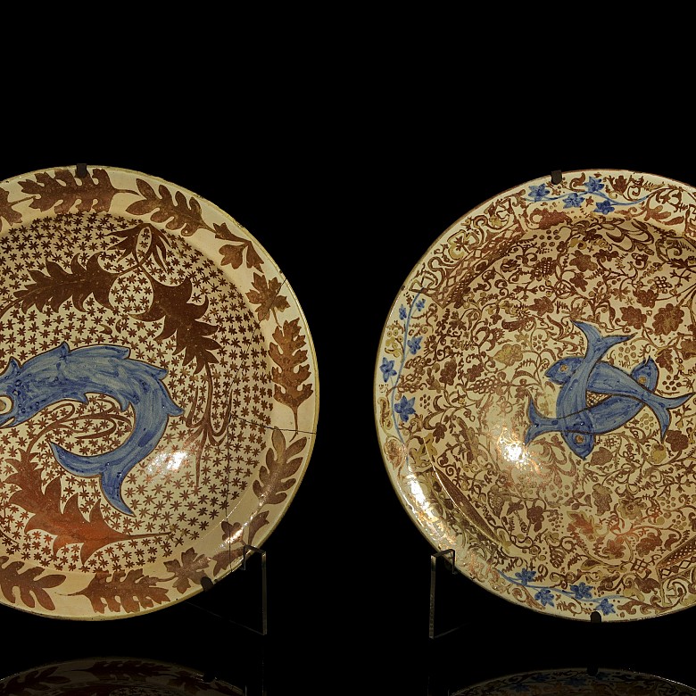 Two plates with fish, metallic lustre from Manises, 20th century