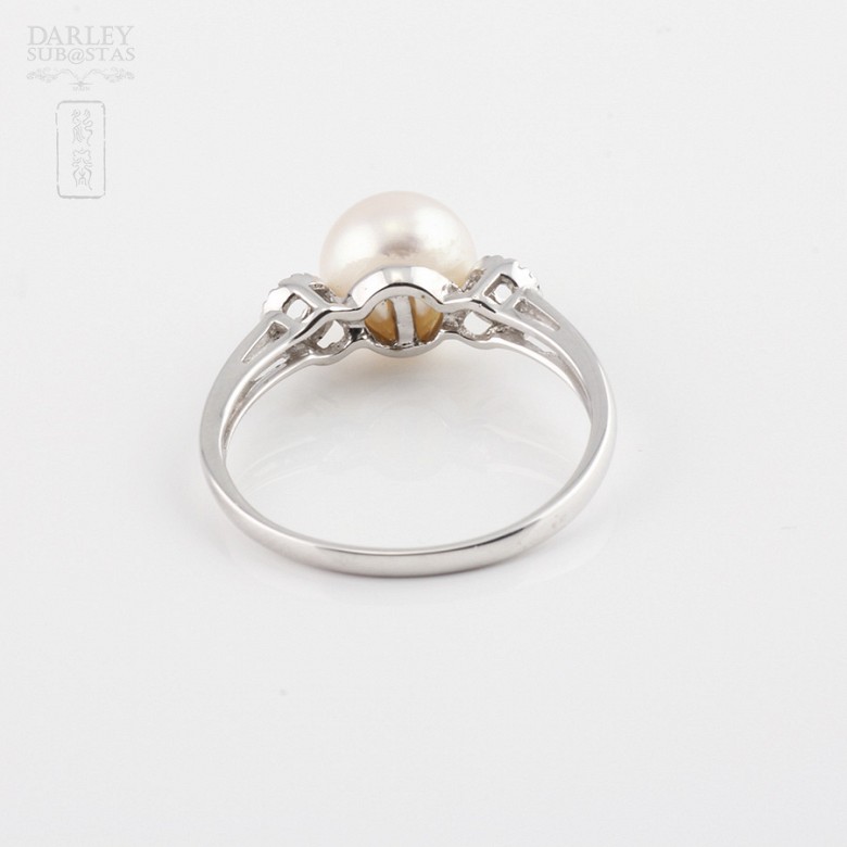 Anillo con perla blanca y diamantes  en oro blanco de 18k - 2