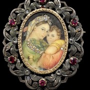 Broche-colgante con miniatura, oro amarillo 18 k, diamantes y rubíes, ca. 1900