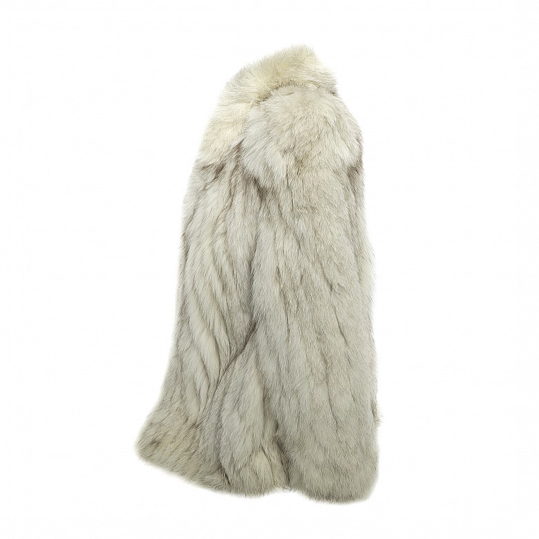 Short white fox coat, Lolita Fuster furrier