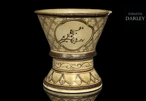 Macetero chino de cerámica policromada, S.XX