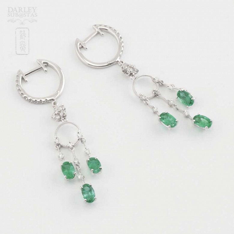 Earrings in 18k white gold, emeralds and diamonds - 4
