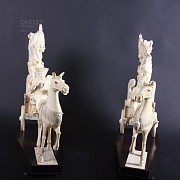 Two extraordinary carts ivory - 1