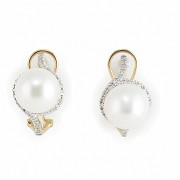 Earrings in 18k yellow gold with pearls and diamonds.