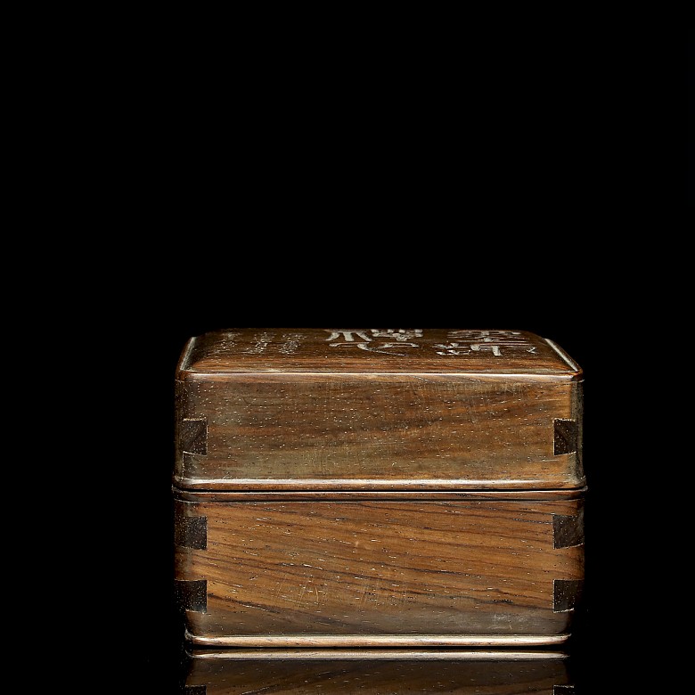 Caja con inscripciones, dinastía Qing