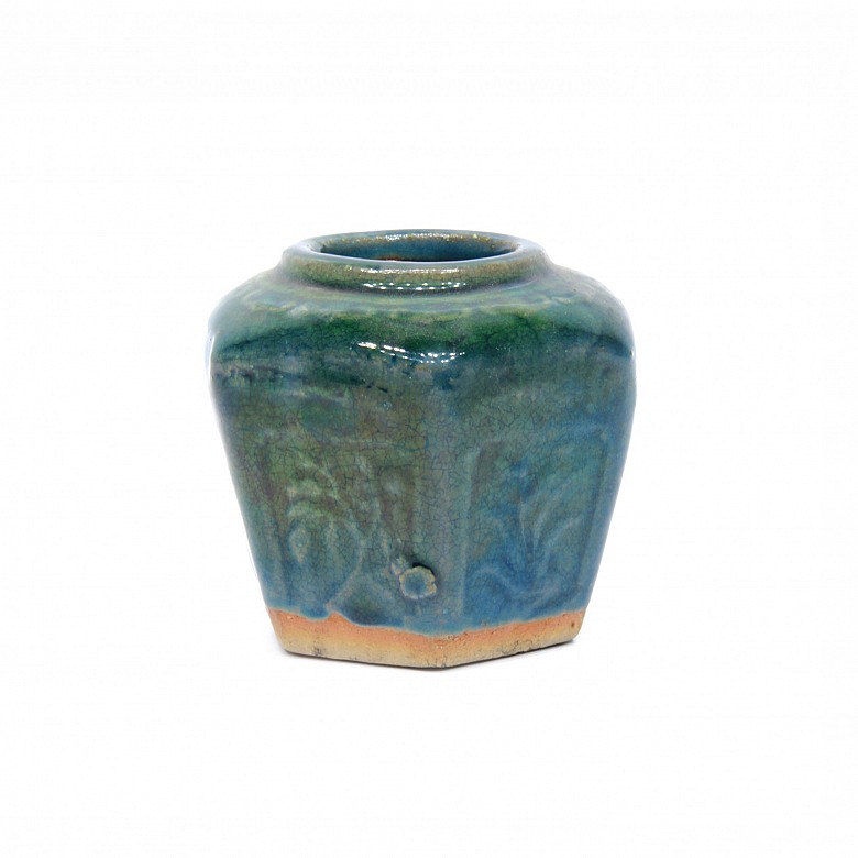 Pequeño jarrón de cerámica vidriada, China, s.XX