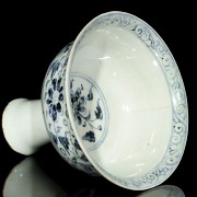 Blue and white stem cup, Yuan dynasty