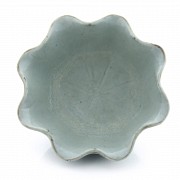 Porcelain enameled bowl, China, 20th century