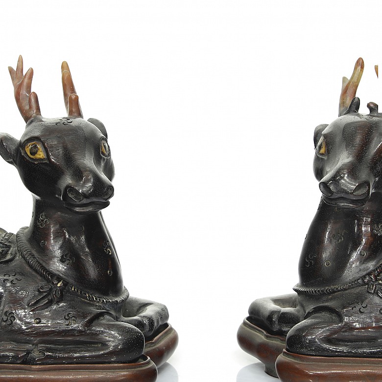 Pair of 'zitan' wooden deer, Qing dynasty