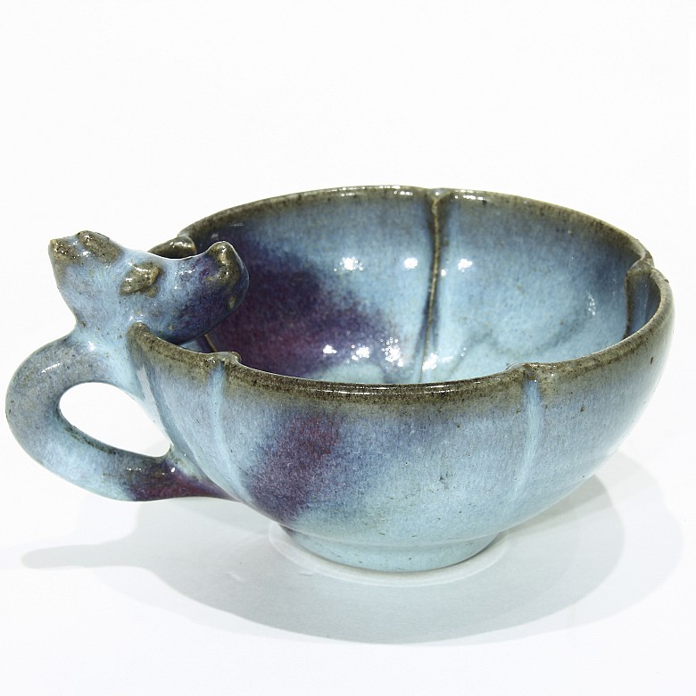 Junyao bowl with dragon-shaped handle, Yuan dynasty (1279-1368).