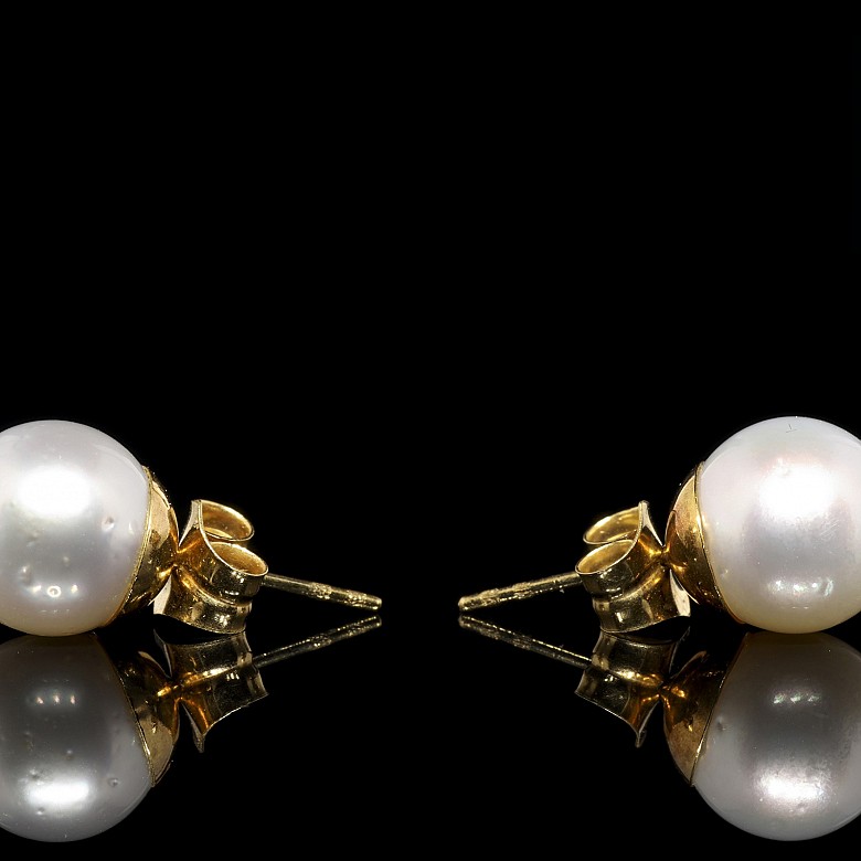 Pendientes con perla australiana de 10 mm y oro amarillo 18 k