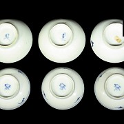 Pequeños platos de porcelana, azul y blanco, dinastia Qing - 3