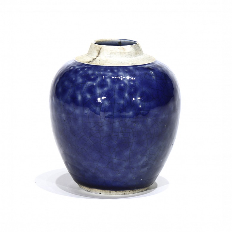 Small glazed vase in blue, without lid.