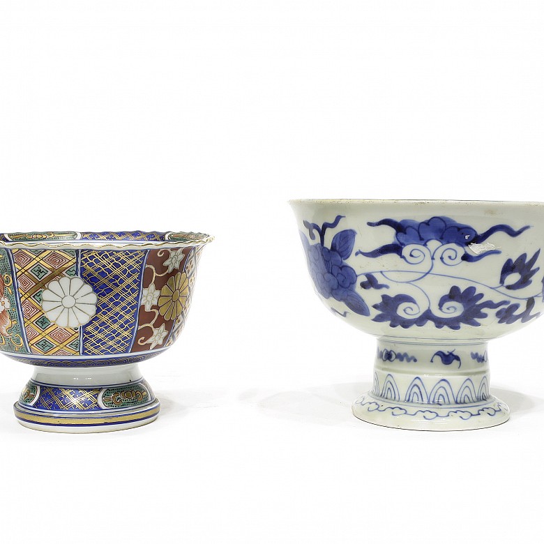 Two bowls with foot of Japanese porcelain, 20th century
