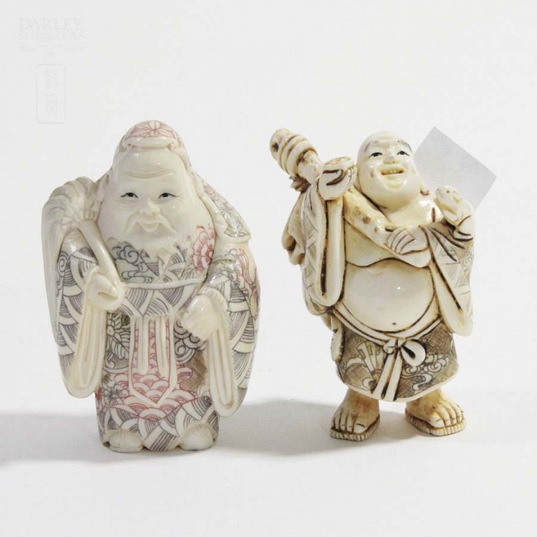 Two ivory Buddhas - 11