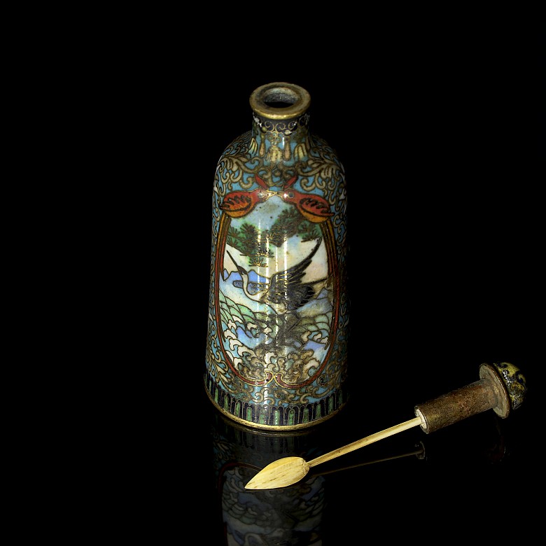 Botella de rapé de cloisonné, dinastía Qing, pps.S.XX