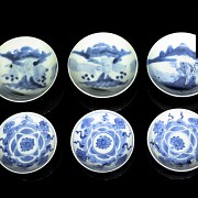 Pequeños platos de porcelana, azul y blanco, dinastia Qing - 2