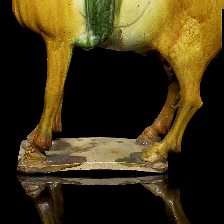 Figura de terracota con vidriado sancai 