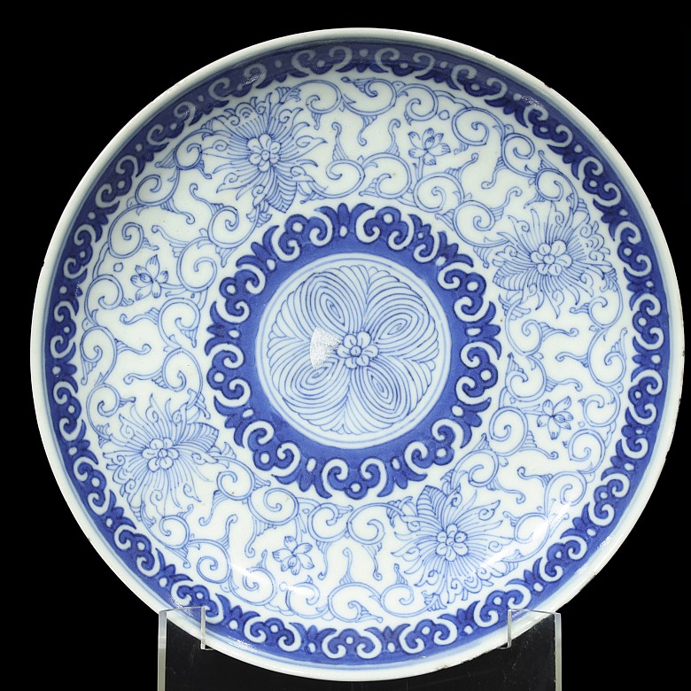 Two porcelain dishes, blue and white, 20th century