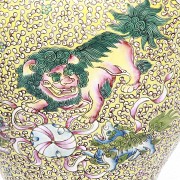 Ceramic vase, China, 20th century