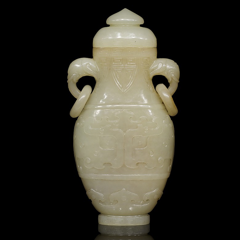 Pequeño jarrón de jade blanco tallado, dinastía Qing