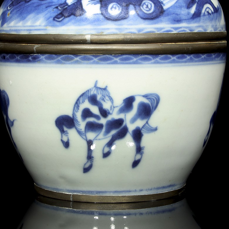 Cuenco con tapa, azul y blanco, China, S.XIX