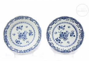 Pareja de platos de porcelana, China, dinastía Qing