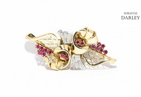 18k yellow gold clip clasp with diamonds and rubies