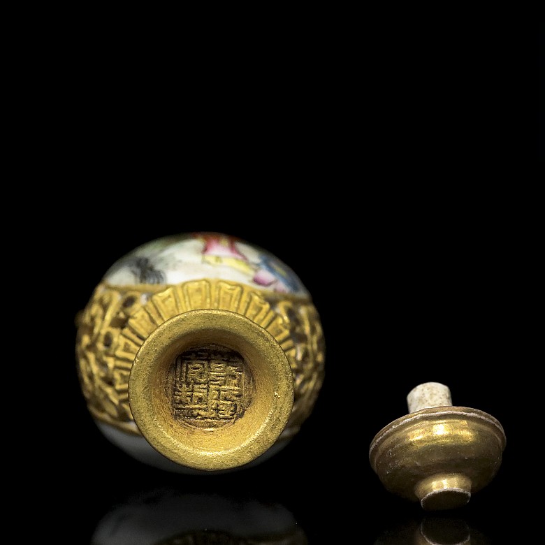 Botella de rapé en porcelana esmaltada, con marca Qianlong - 7