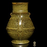 Ceramic vase with tea glaze, with Yongzheng seal.
