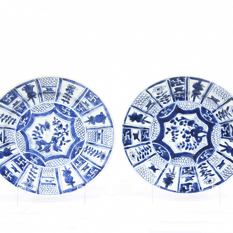 一对十七世紀 清代 1662-1722花卉蓝瓷盆