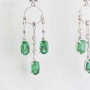 Earrings in 18k white gold, emeralds and diamonds - 2