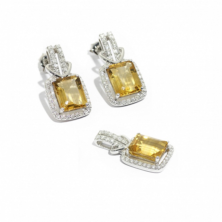 Game in 18k white gold citrines and diamonds.