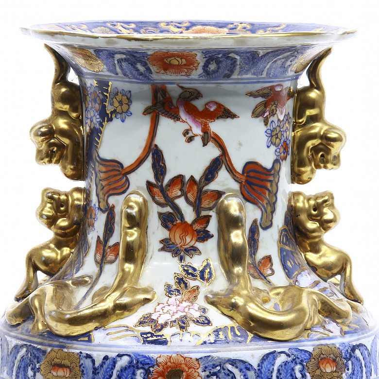Jarrón chino de porcelana sobre una peana, S.XX - 4