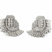 Earrings in 18k white gold and diamonds.