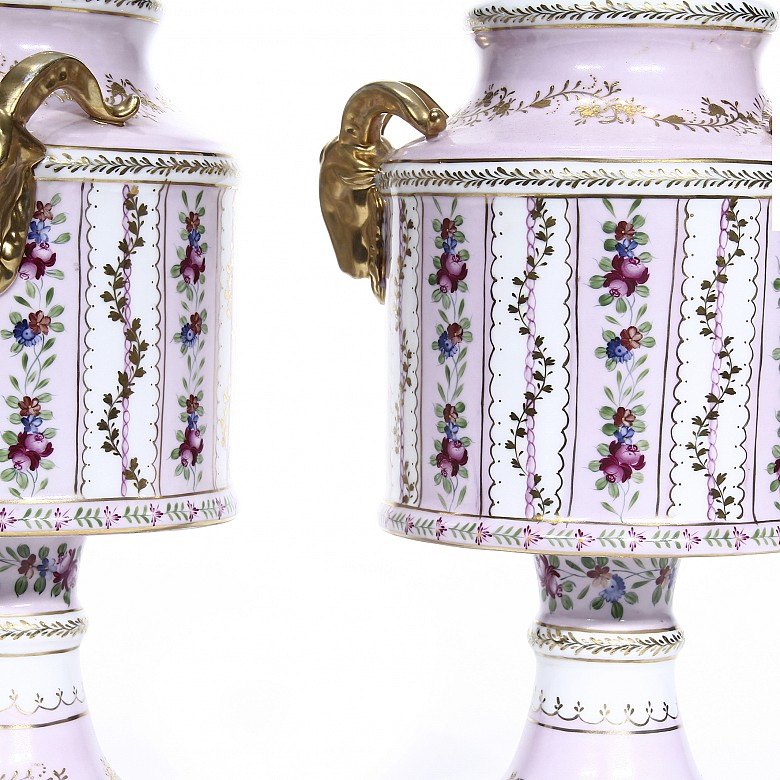 Pair of porcelain enameled vases, 20th century - 1