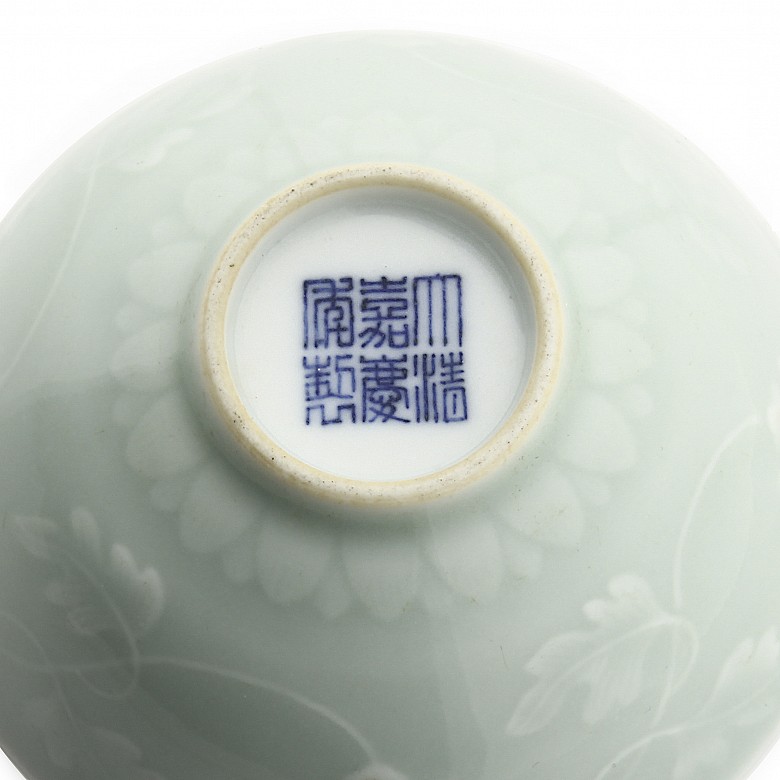 Cuenco con decoración incisa y vidriado celadón, China, s.XIX