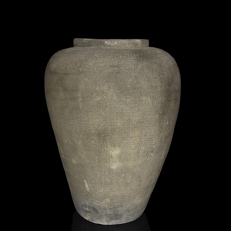 Large Chinese terracotta earthenware jar, Han style