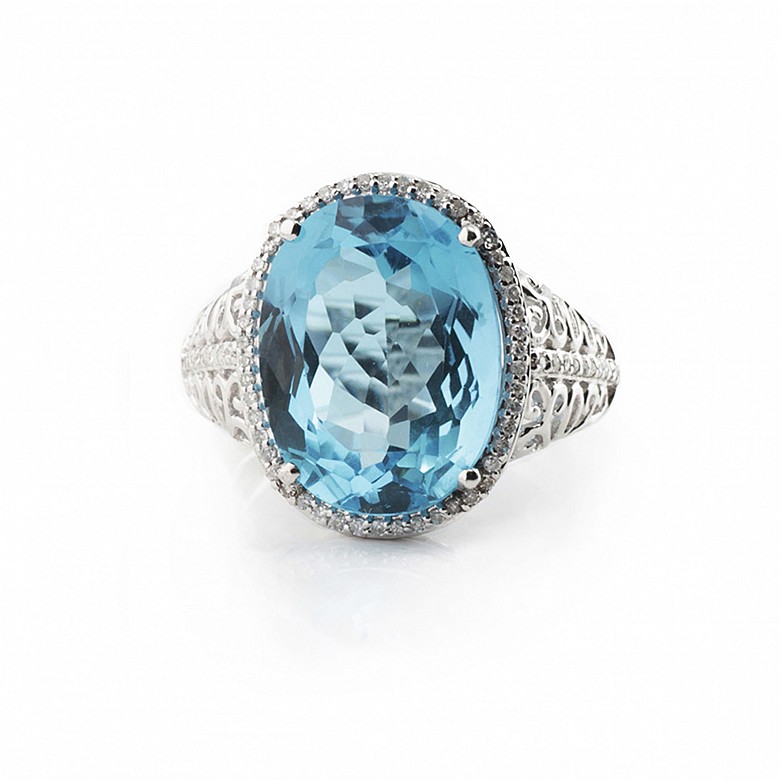 18k white gold ring with topaz and diamonds.