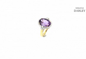 Ring in 18k yellow gold with amethyst and diamonds.
